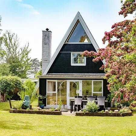 Awesome In With 3 Bedrooms And Wifi Holiday home *