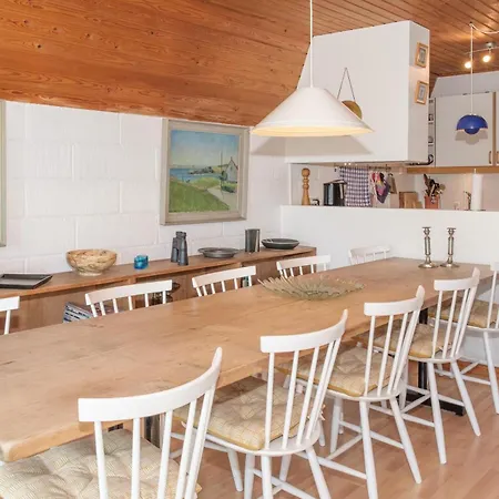 Awesome In With 3 Bedrooms And Wifi Holiday home *